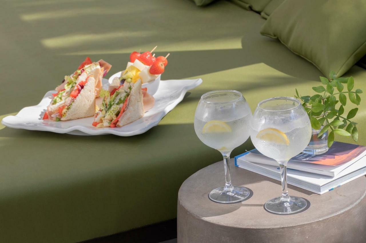 Hm Ayron Park - Adults Only Hotel Playa de Palma  Kültér fotó Glasses of S.PELLEGRINO Sparkling Water